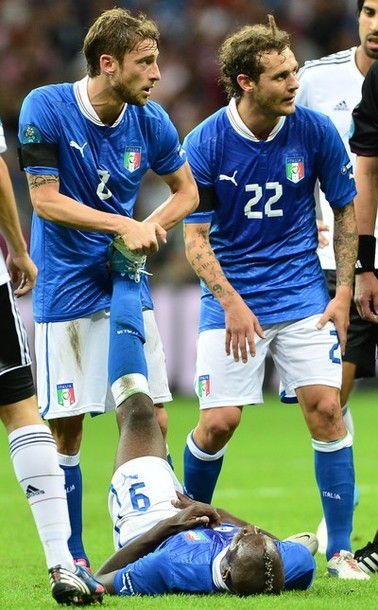 Balotelli bị căng cơ do thi đấu quá nỗ lực.